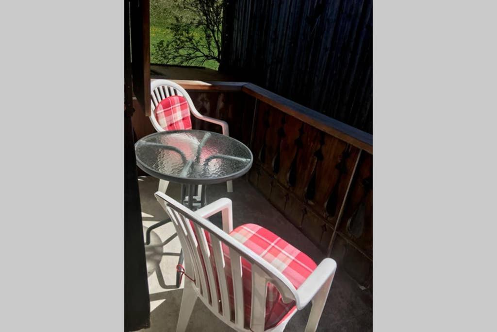Ferienwohnung Uf Z'Enisch Klosters Bagian luar foto