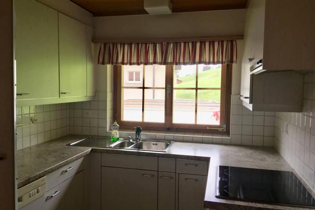Ferienwohnung Uf Z'Enisch Klosters Bagian luar foto