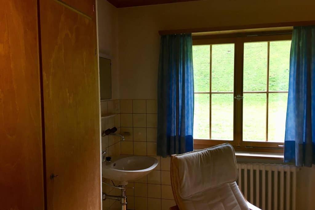 Ferienwohnung Uf Z'Enisch Klosters Bagian luar foto
