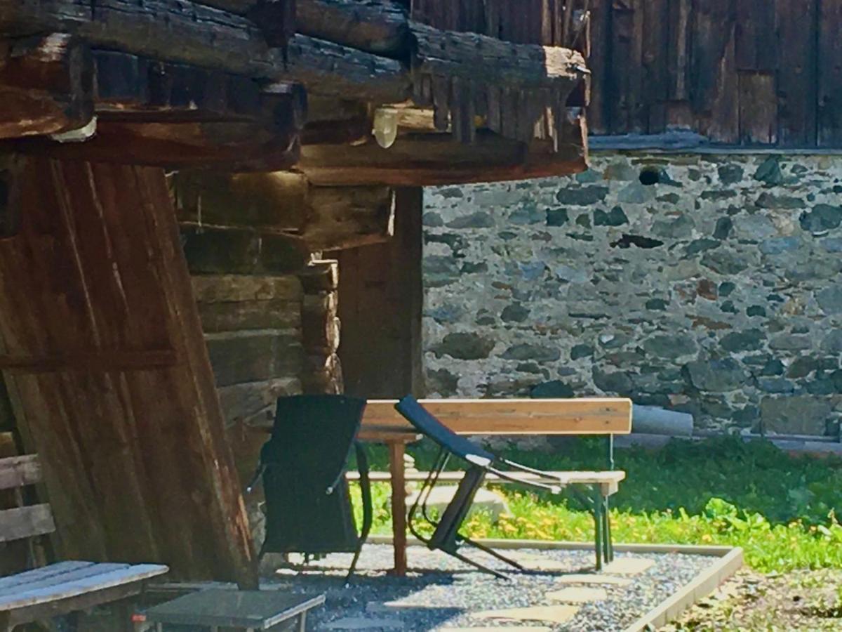 Ferienwohnung Uf Z'Enisch Klosters Bagian luar foto