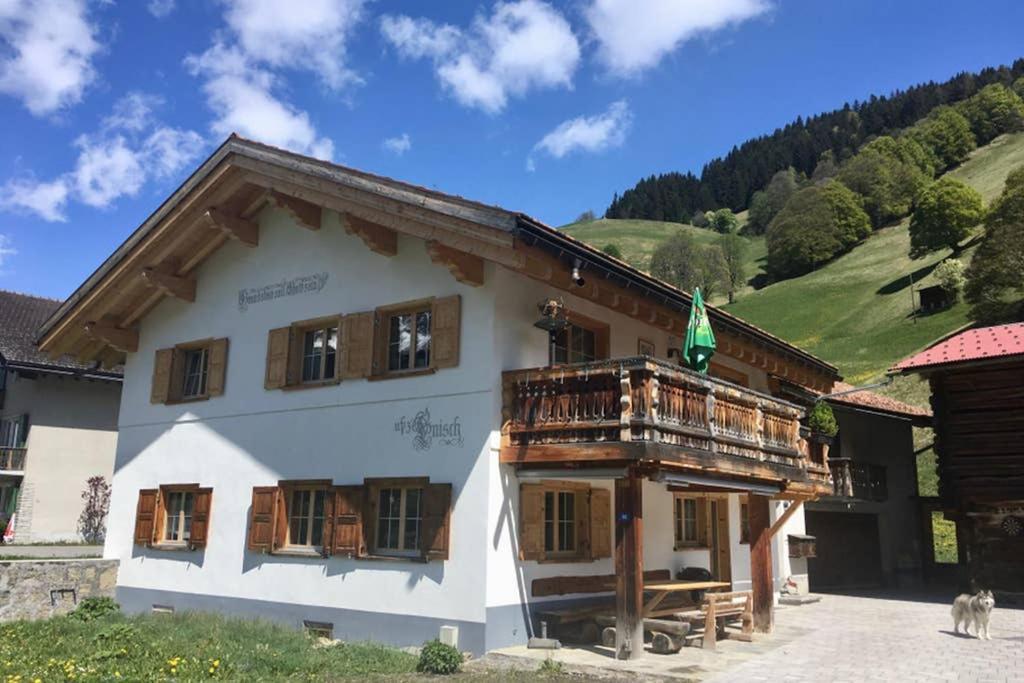 Ferienwohnung Uf Z'Enisch Klosters Bagian luar foto