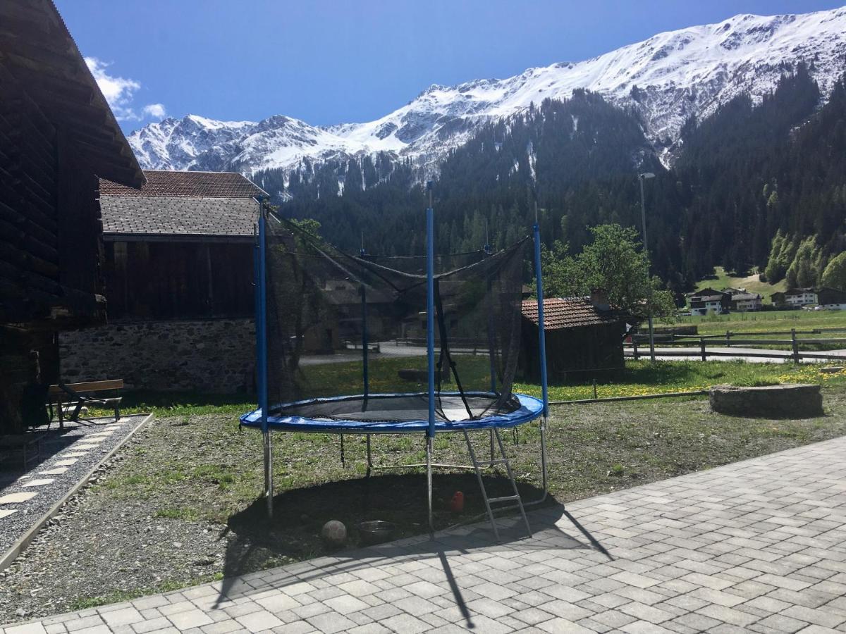 Ferienwohnung Uf Z'Enisch Klosters Bagian luar foto