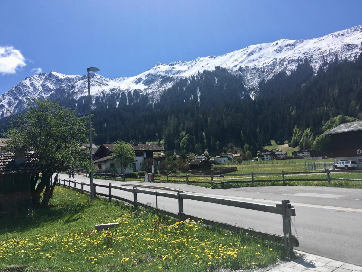 Ferienwohnung Uf Z'Enisch Klosters Bagian luar foto