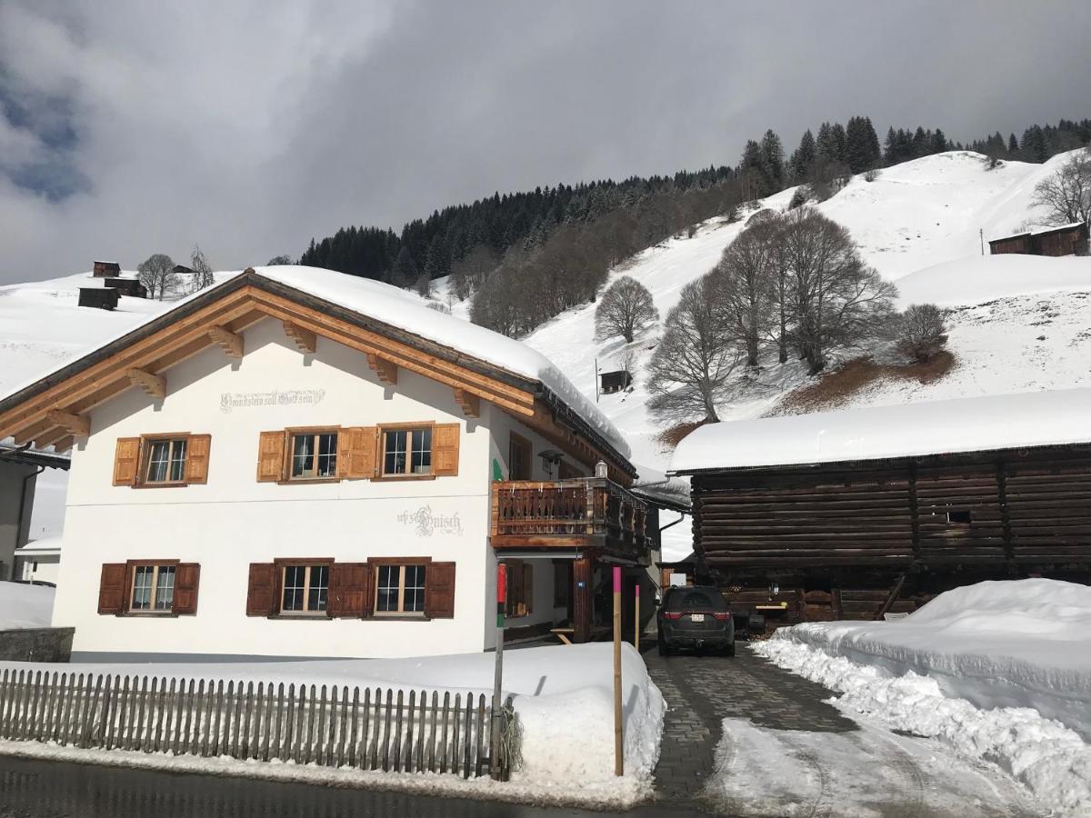 Ferienwohnung Uf Z'Enisch Klosters Bagian luar foto