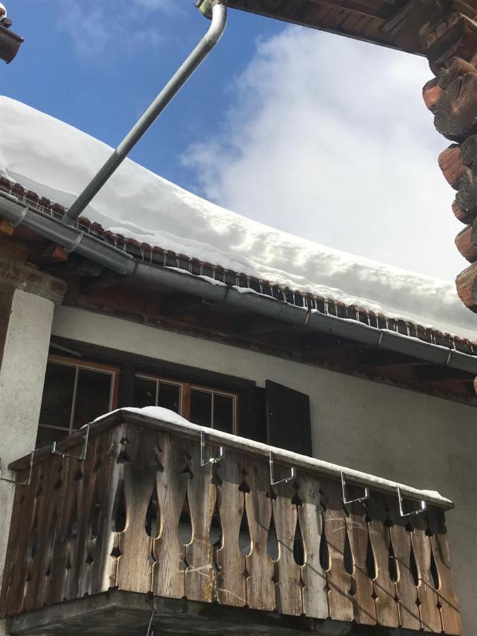 Ferienwohnung Uf Z'Enisch Klosters Bagian luar foto