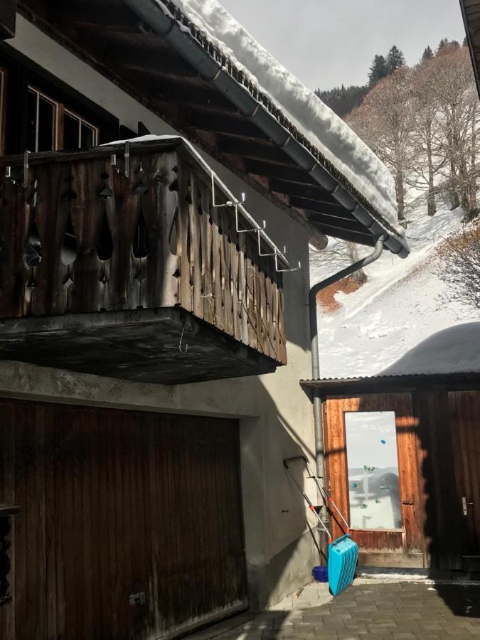 Ferienwohnung Uf Z'Enisch Klosters Bagian luar foto