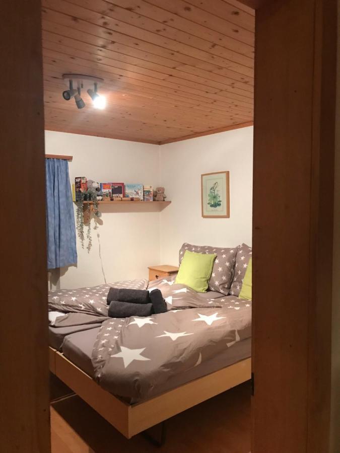 Ferienwohnung Uf Z'Enisch Klosters Bagian luar foto