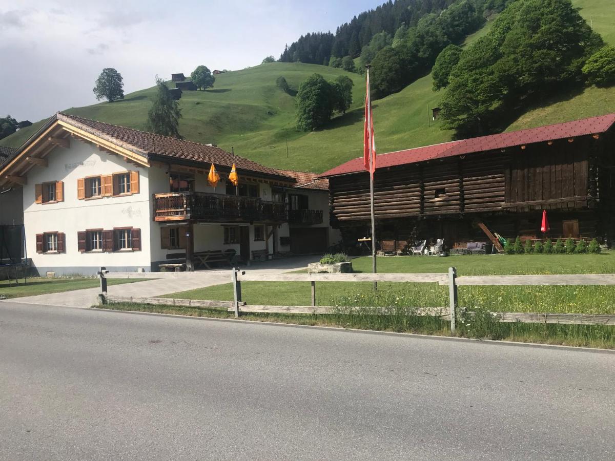 Ferienwohnung Uf Z'Enisch Klosters Bagian luar foto