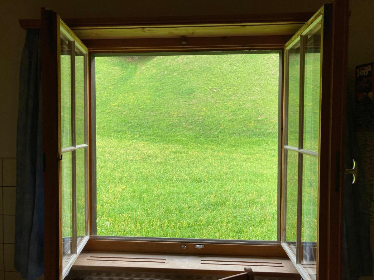 Ferienwohnung Uf Z'Enisch Klosters Bagian luar foto