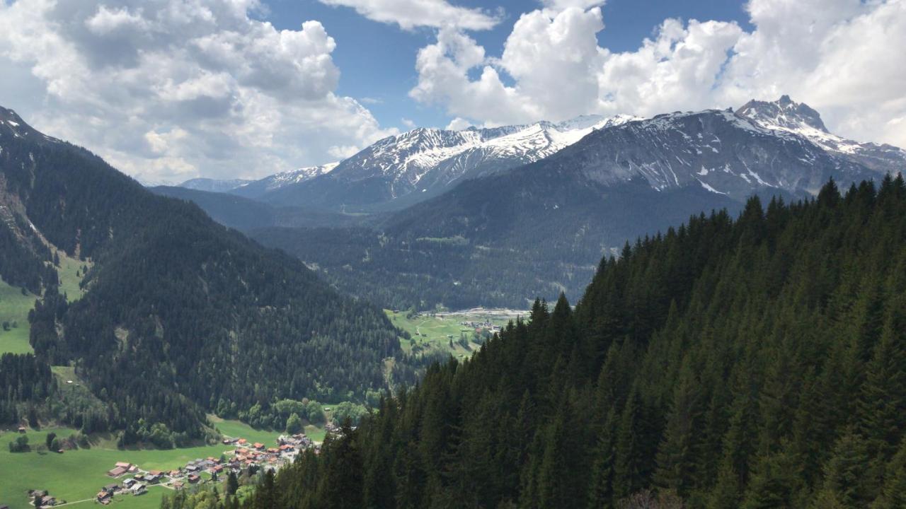 Ferienwohnung Uf Z'Enisch Klosters Bagian luar foto