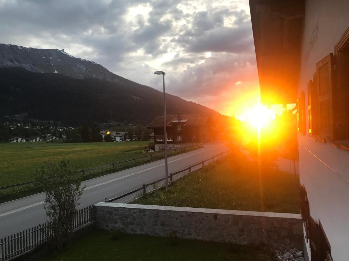 Ferienwohnung Uf Z'Enisch Klosters Bagian luar foto
