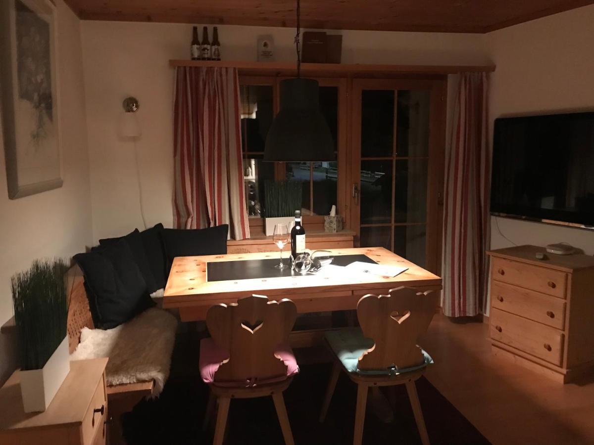 Ferienwohnung Uf Z'Enisch Klosters Bagian luar foto
