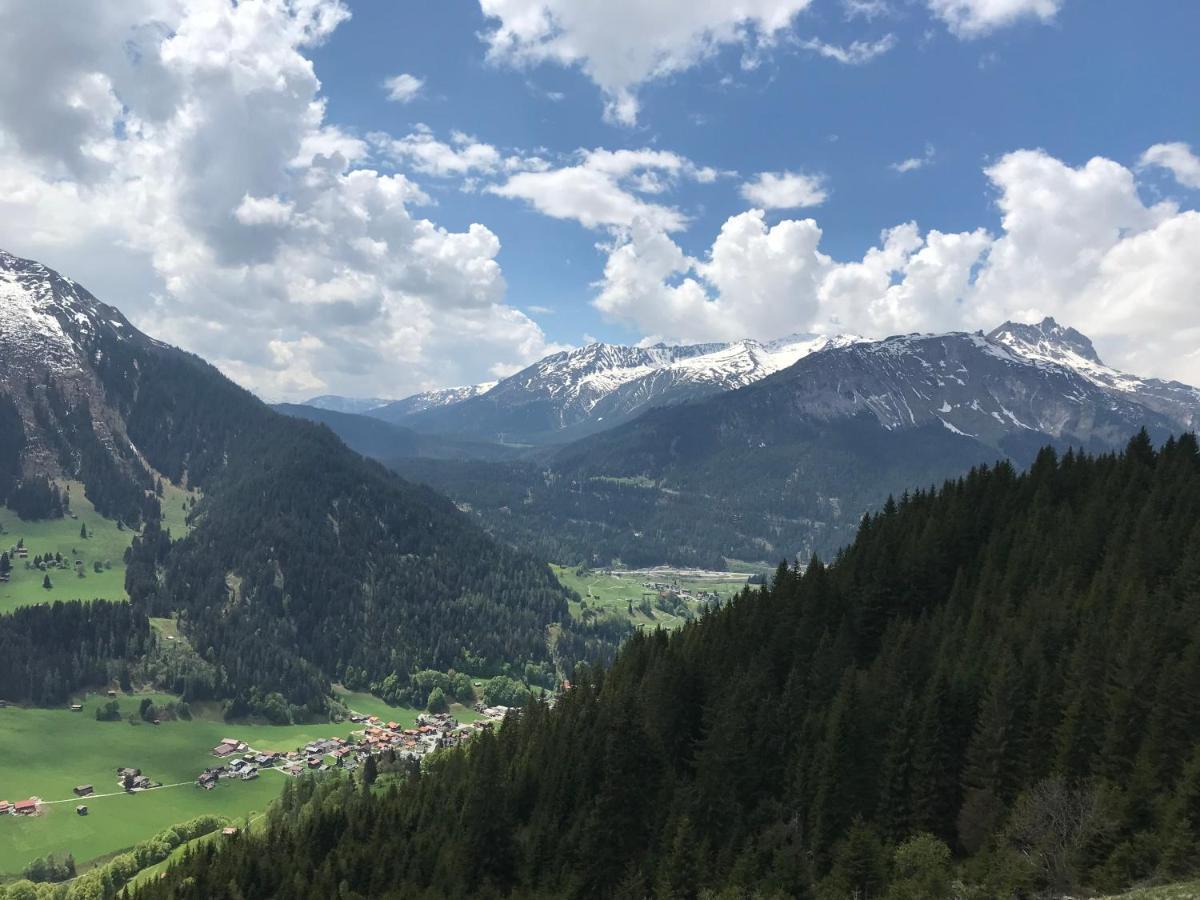 Ferienwohnung Uf Z'Enisch Klosters Bagian luar foto