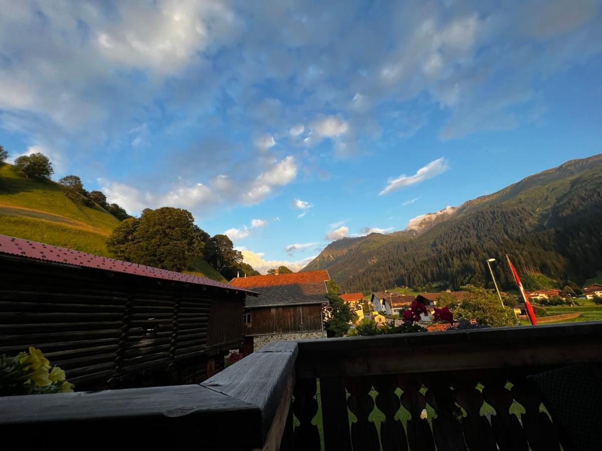 Ferienwohnung Uf Z'Enisch Klosters Bagian luar foto